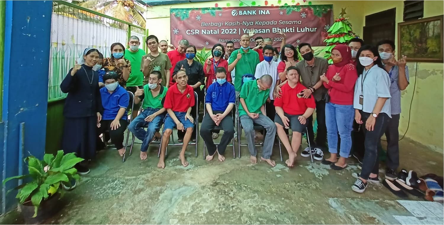 PT Bank Ina Perdana Tbk menggelar program CSR Natal Bank Ina Peduli di Panti Asuhan Bhakti Luhur, Pamulang